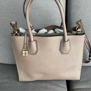 MICHAEL KORS Elegant Beige Leather Tote Bag